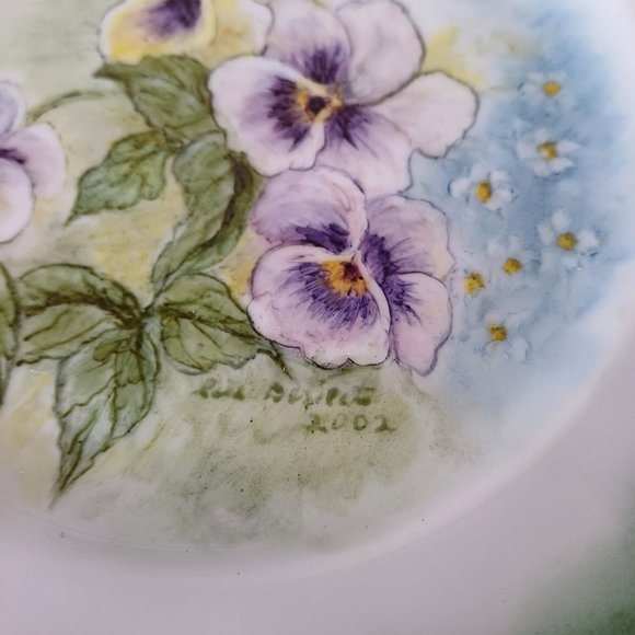 Limoges France Hand-Painted Porcelain Plate from 2002 Botanical Viola Tricolor - Picture 2 of 6